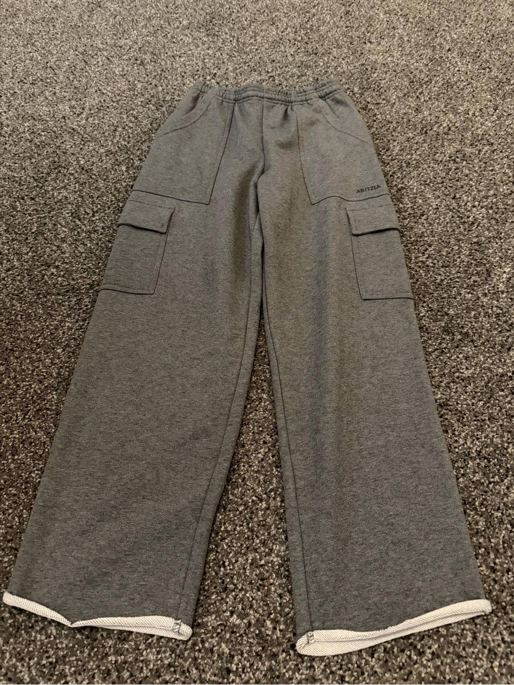 Aritzia Gray Wide-Leg Cargo Joggers